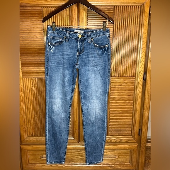 CAbi 319 Ruby Mid Rise Slim Jeans womens size 2 - Picture 1 of 4